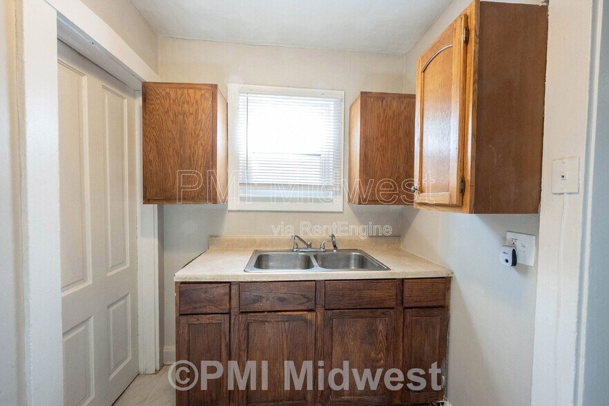 Building Photo - 1214 W 25th St