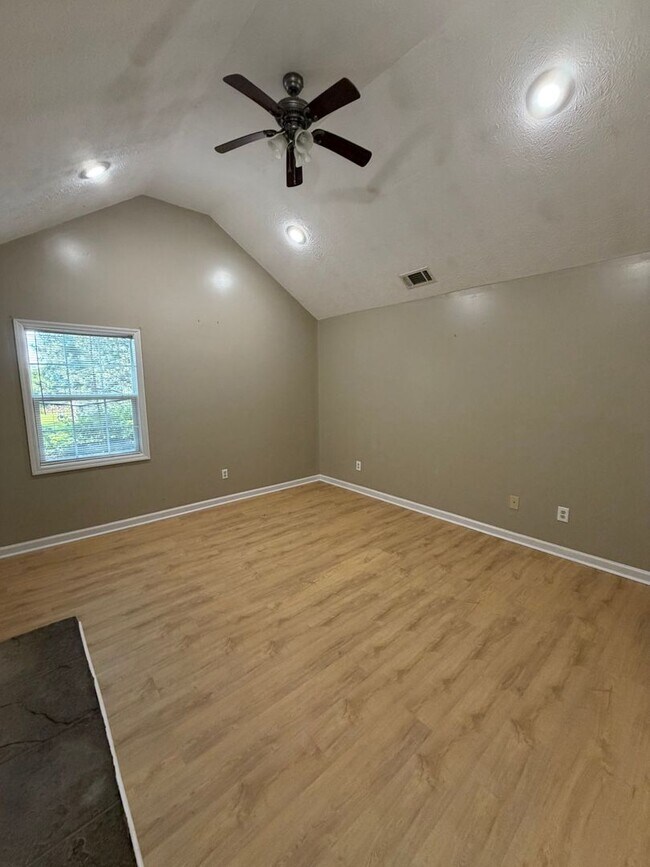 Building Photo - 503 Lake Condy Rd