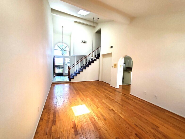 Building Photo - 16807 Camden Ln