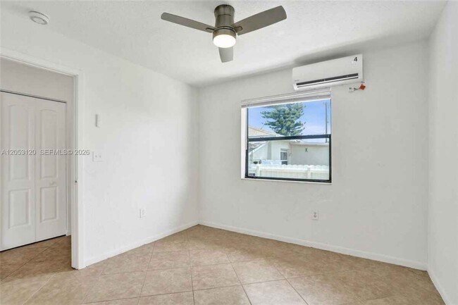 Building Photo - 2120-2122 Thomas St # 2122 HOLLYWOOD, FL 33020