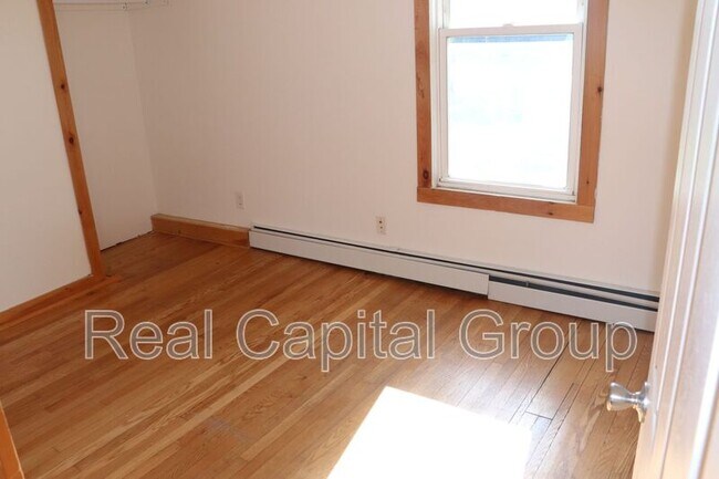 Building Photo - 5 Ferris St