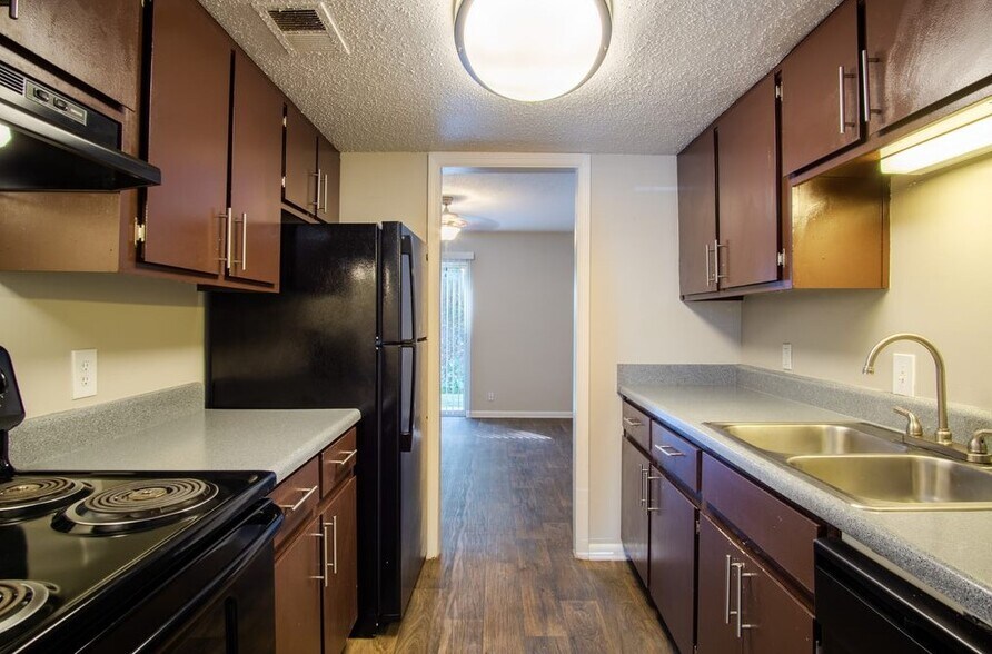 Building Photo - Abercorn Townhomes and Apartments