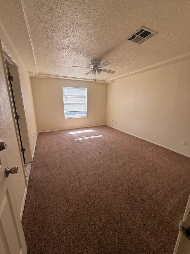 Building Photo - Beautiful home in great Area