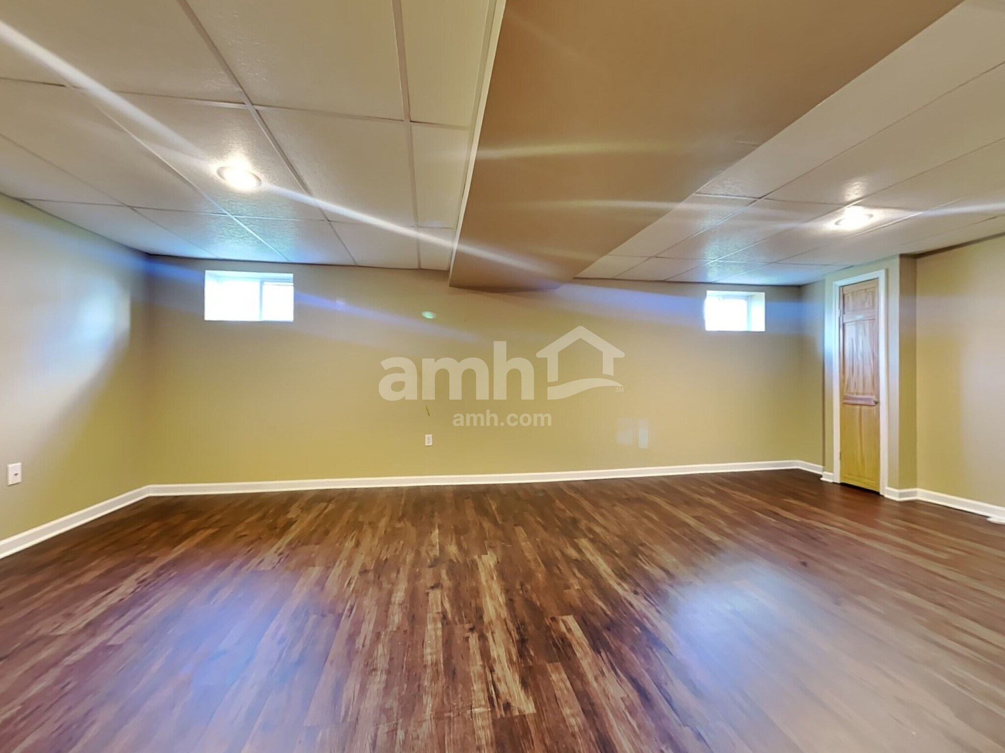 Building Photo - 755 Elm Tree Dr