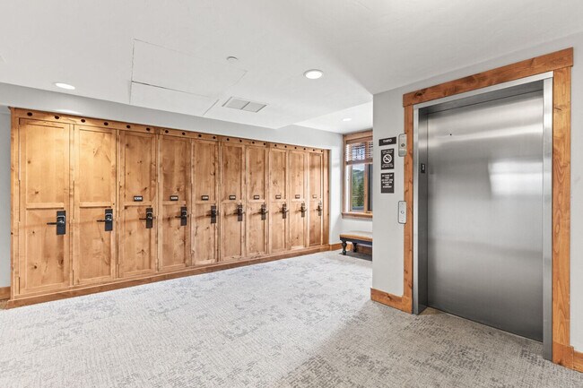 Building Photo - 2905 Mountaineer Cir