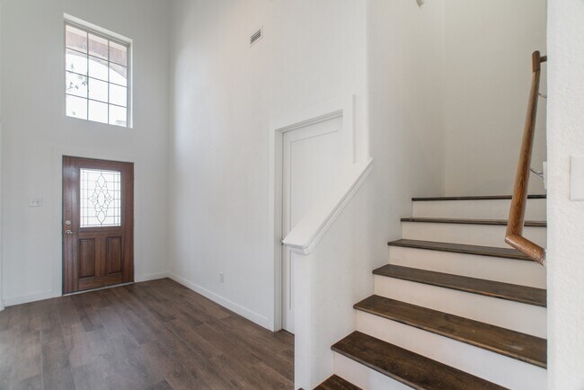 Building Photo - 102 E Lasting Spring Cir