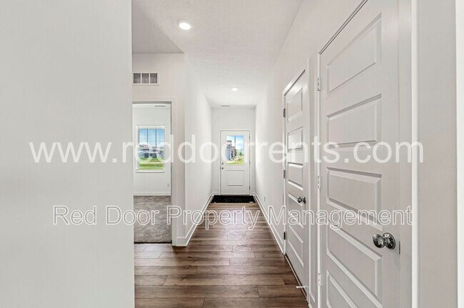 Building Photo - 2956 Grand Rdg Dr