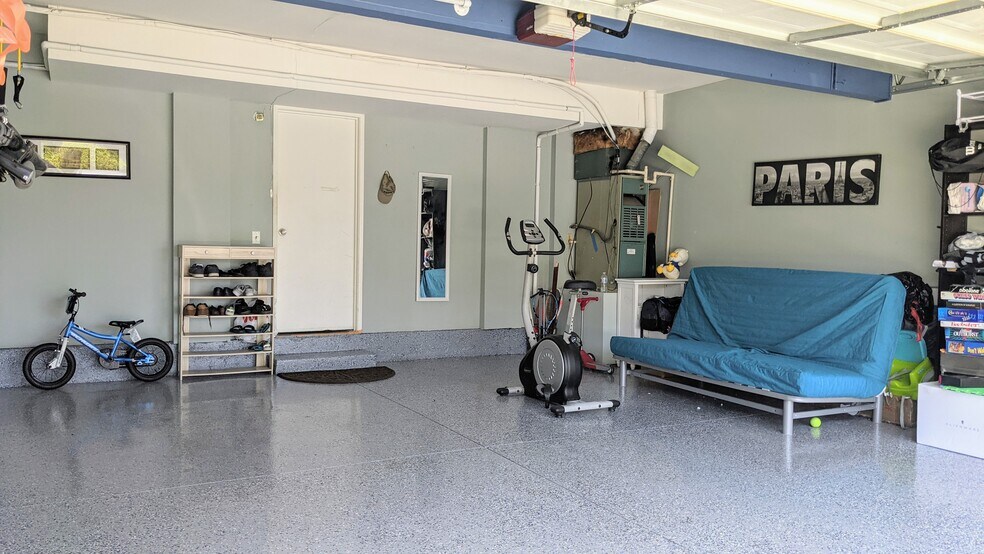 Building Photo - 9580 Hiker Hill Rd