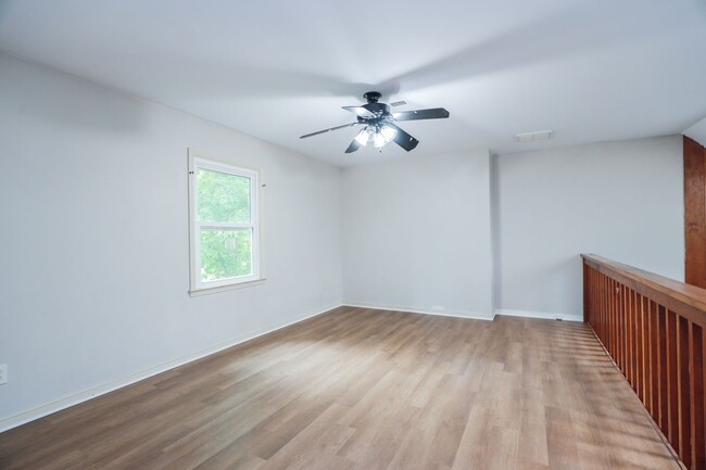 Building Photo - -- Available Now!  Spacious 4 Bed 2 Bath C...