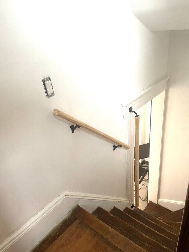 Second stairs connecting kitchen with second floor - 499 Highland Ave