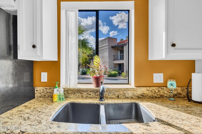 Building Photo - 9430 E Mission Ln