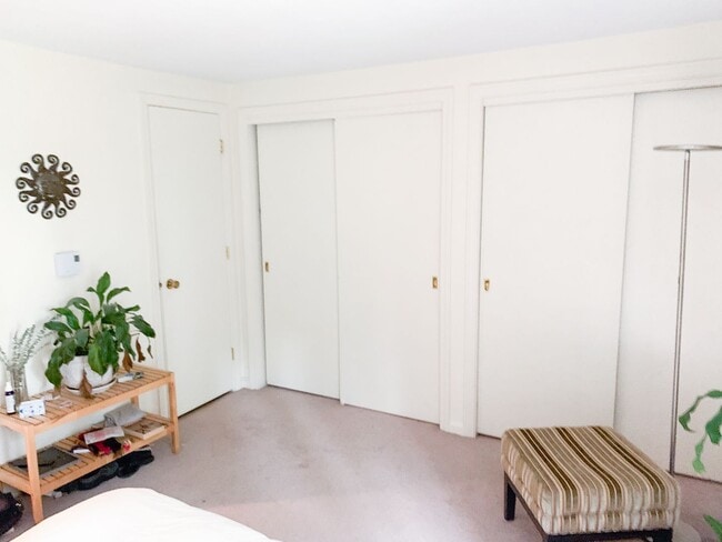 Building Photo - 2 Bedroom Condo in Amherst