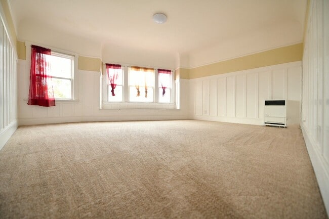 Building Photo - 1p716 - 3055-3061 Adeline Street