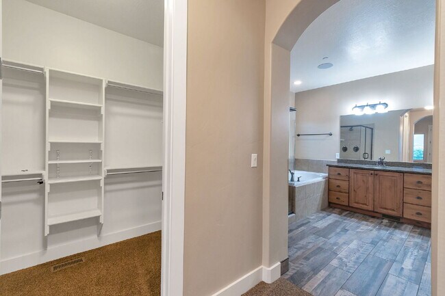 Building Photo - Suncrest — Stunning 4 Bed, 4 Bath Home - SPACIOUS LIVING