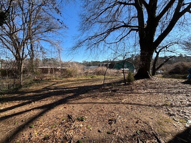 Building Photo - 104 Yancy Dr SE