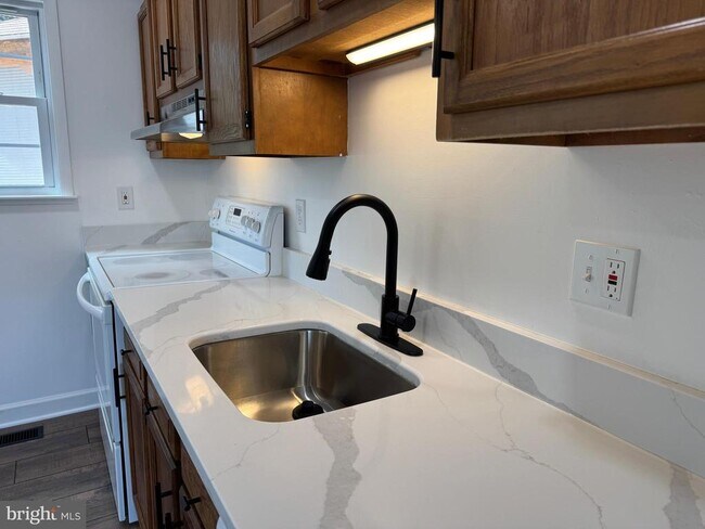 Building Photo - 267 Longford Ct