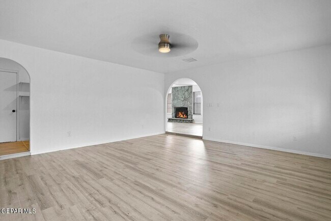 Building Photo - 1821 Ed White Way