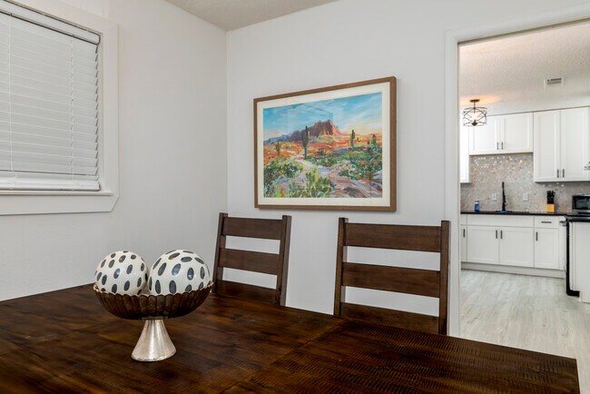 Building Photo - 1704 Kynette Dr