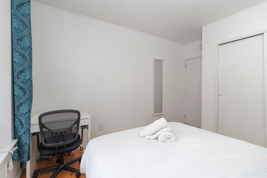 Building Photo - 309-311-311 E 95th St