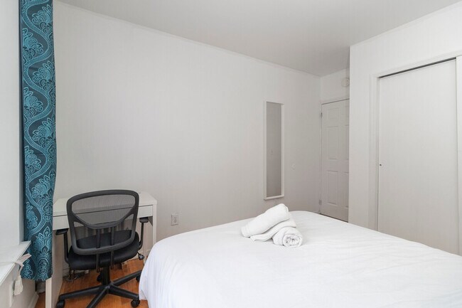 Building Photo - 309-311-311 E 95th St