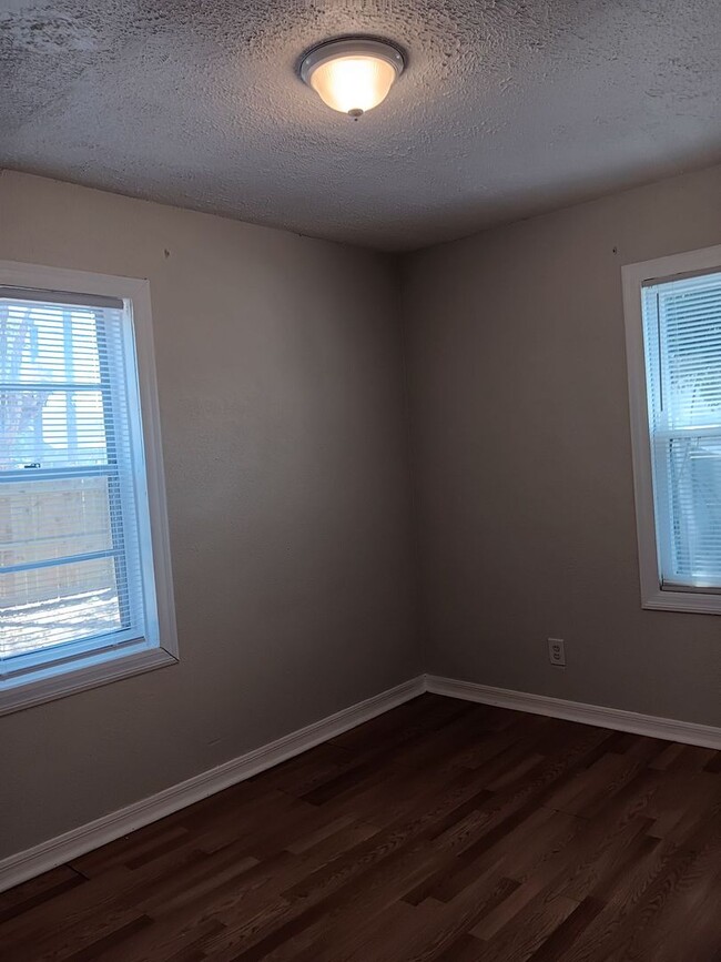 Building Photo - 2/1 home for rent - Come see before it is ...