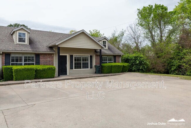 Primary Photo - 1112 West Hendrix Street