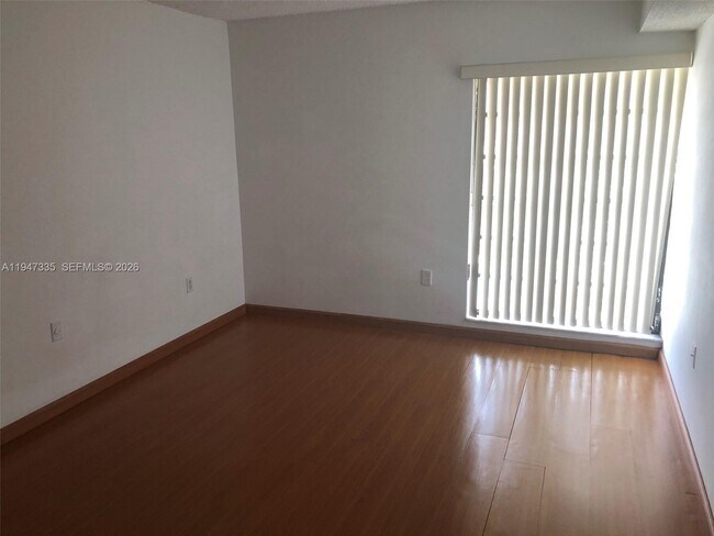 Building Photo - 8850 SW 123rd Ct