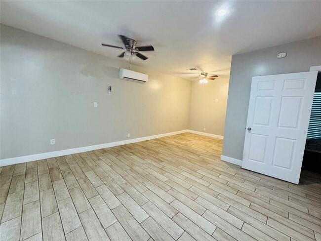 Building Photo - 13007 Shady Ln