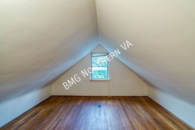 Building Photo - 2300 N Buchanan St