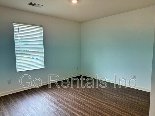 Building Photo - 236 Park View Cir