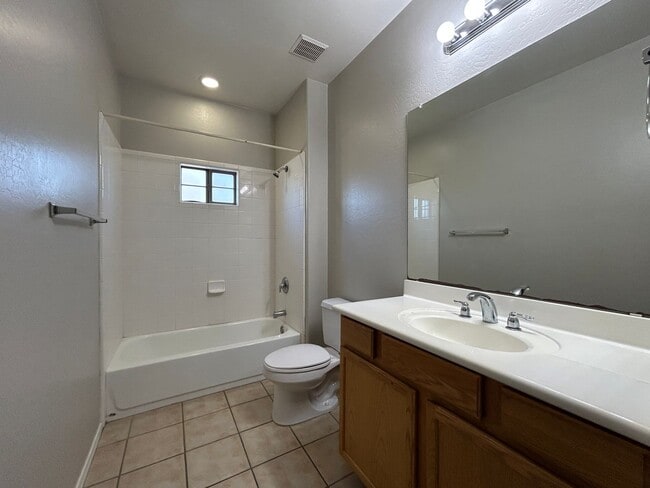 Building Photo - 955 E Knox Rd