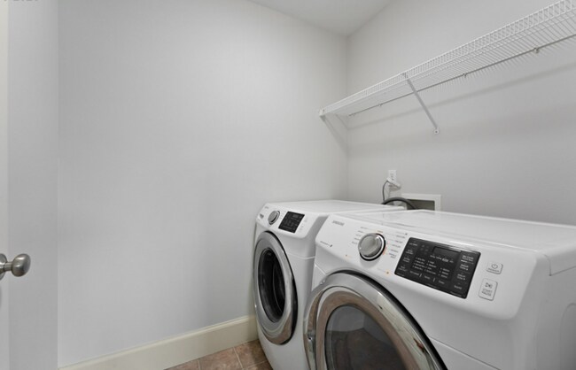 Building Photo - Spacious 5-Bedroom Retreat with Private Gr...