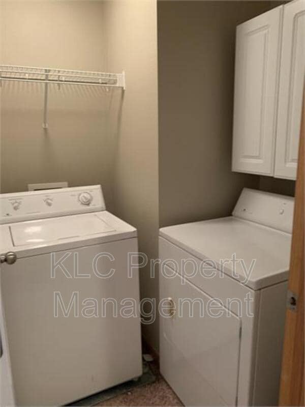 Building Photo - 1135 Redstone Ln