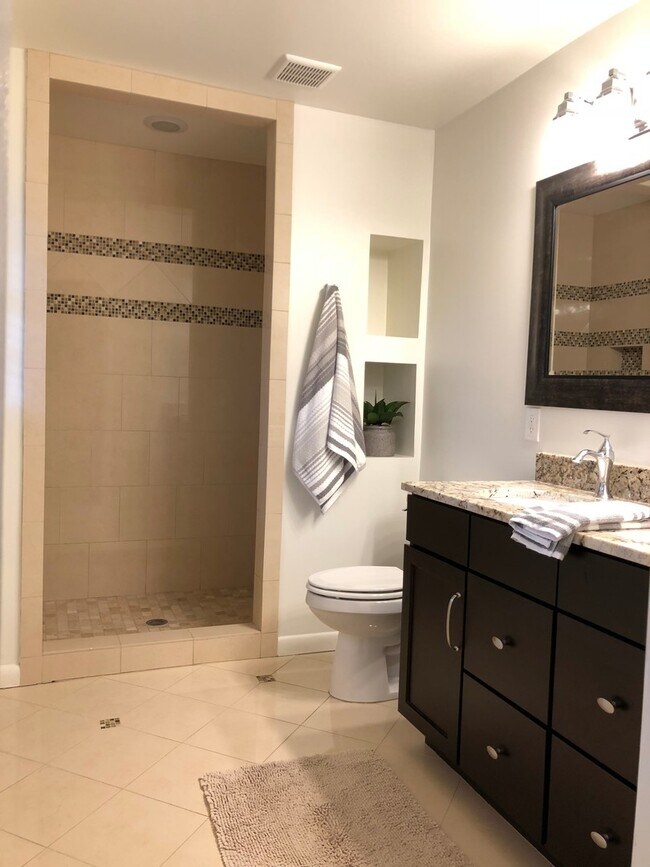 Building Photo - Renovated Brick Ranch in Oak Grove School District - Convenient to Emory & CDC