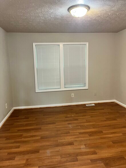 Main bedroom - 134 Newtown Rd NE
