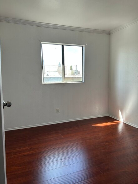 2nd Medium room at end of hall - 1156 N Chicago St