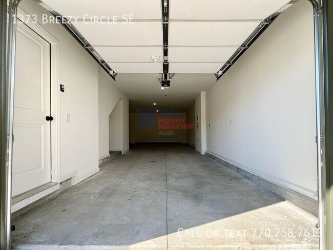 Building Photo - 1373 Breezy Cir