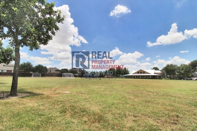 Building Photo - Beautiful 4 Bedroom/2 Bath Open Concept Home