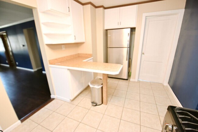 Building Photo - 2 bedroom 2 bath home with 2 story garage
