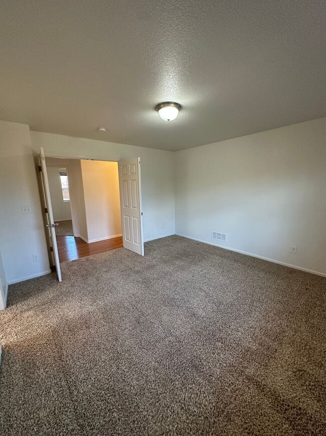 Building Photo - 4 BEDROOM, 3 BATHROOM SINGLE FAMILY HOME WITH OFFICE/BONUS ROOM & 2 CAR ATTACHED GARAGE