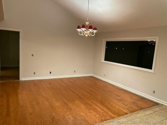 Building Photo - 232 Maplecrest Cir