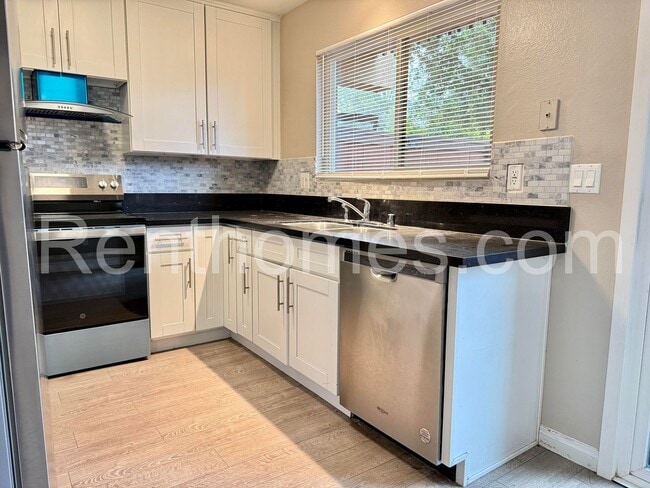 Building Photo - 9405 Gold Coast Dr