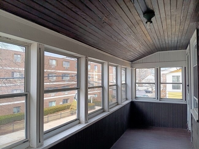 Building Photo - 44 Glencoe St