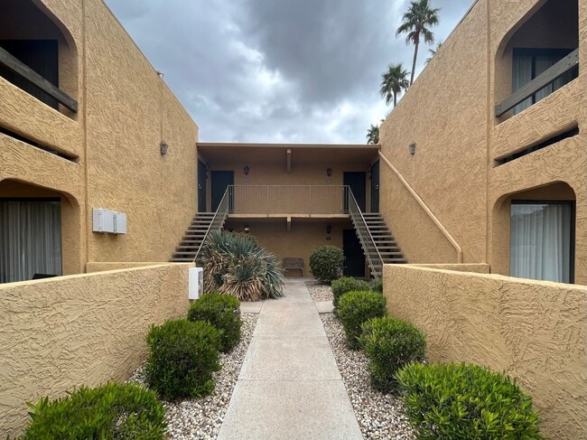 Building Photo - 2 Bedroom Condo in the Scottsdale Terrace Condominiums Community Near N Pima Rd and E Indian Scho...