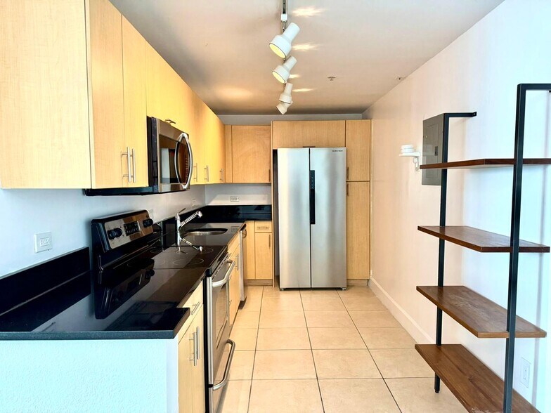 Building Photo - 7501 E Treasure Dr