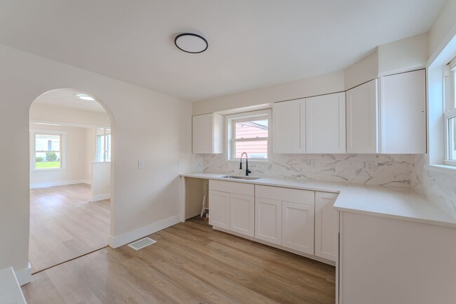 Building Photo - Remodeled 2 bedroom with off street parkin...