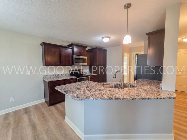Building Photo - 885 Northview Dr