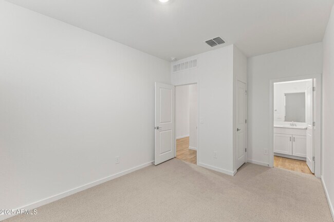 Building Photo - 15849 W Gray Fox Trl