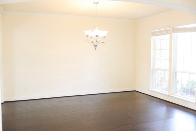 Building Photo - 1236 Laurel Lp