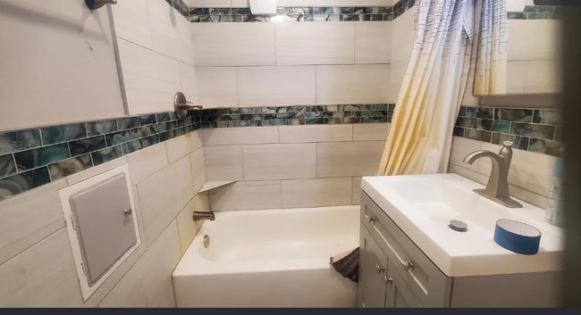 Building Photo - Charming 2-Bed Flint Home with In-Unit Laundry & Pet-Friendly Perks for $1300/mo!